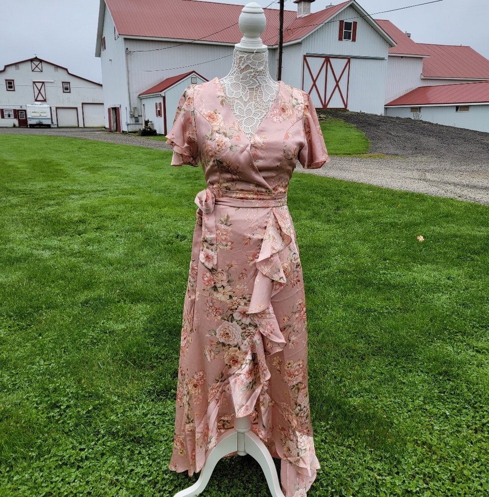 Beautiful floral dress made my Dress Forum. Size Small, mauve pink floral.